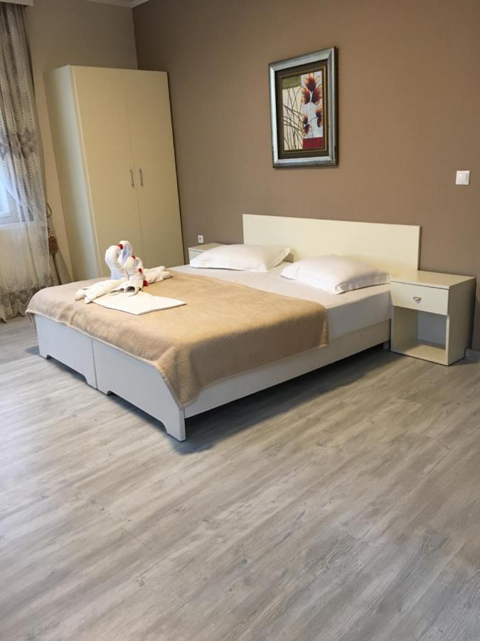Dyhouse Hotel สลาตีนา ภายนอก รูปภาพ