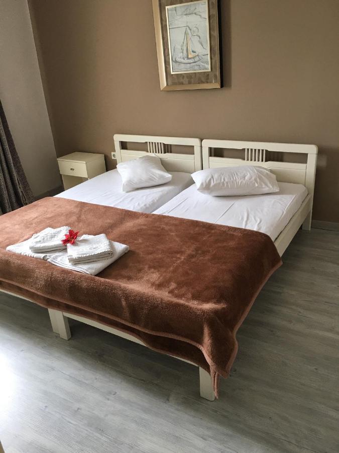 Dyhouse Hotel สลาตีนา ภายนอก รูปภาพ