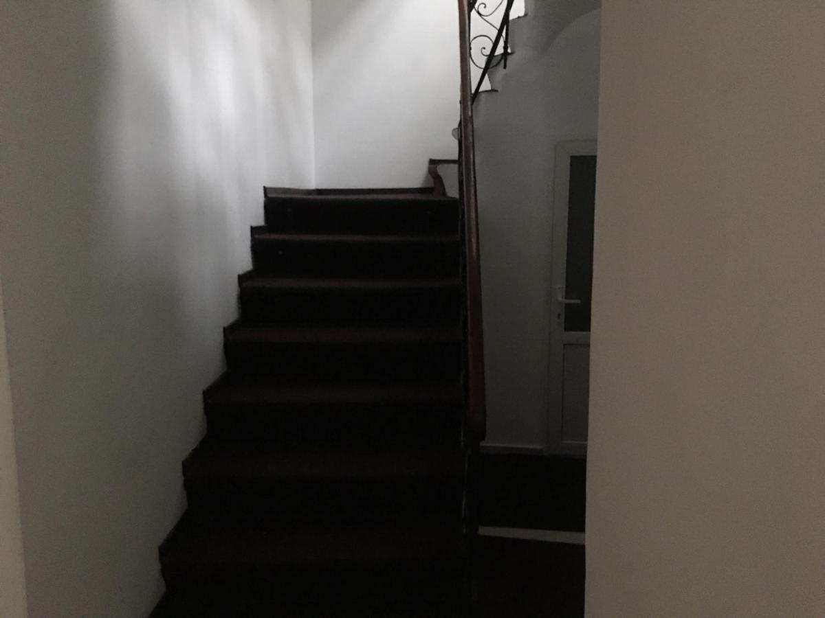 Dyhouse Hotel สลาตีนา ภายนอก รูปภาพ