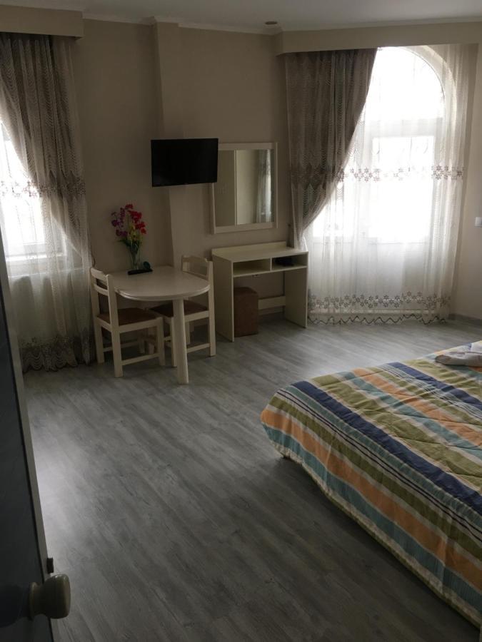 Dyhouse Hotel สลาตีนา ภายนอก รูปภาพ
