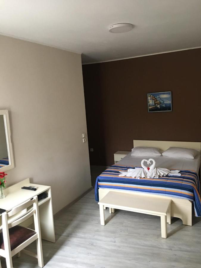 Dyhouse Hotel สลาตีนา ภายนอก รูปภาพ